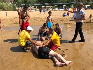 Oğlunu Kurtarmak İsterken Kendi de Boğuluyordu