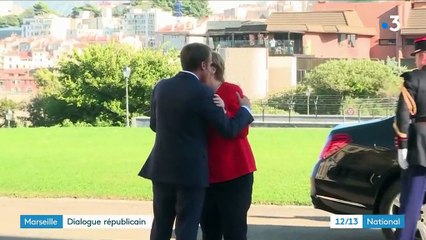 Macron, "le plus grand xénophobe qu'on ait ?" Face au président, Mélenchon ne semble plus assumer ses propos