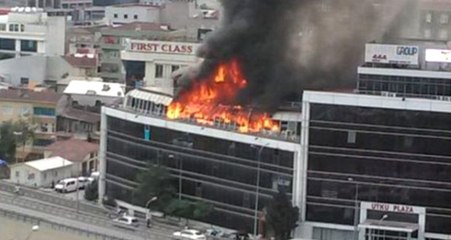 İstanbul'da 4 Katlı İş Merkezinde Yangın Çıktı, Bölgeyi Duman Kapladı
