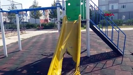 Tekirdağ'da kimliği belirsiz kişiler, çocuk parkındaki kaydırağı yakıp, salıncakları çaldı