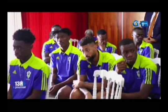 RTG/Le président de la fédération de football gabonais du Gabon a rencontré les panthères avec qui il a eu un déjeuné
