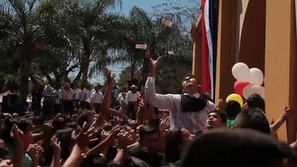 پاراگوئه؛ پرتاب اسکناس برای کودکان در جشن تولد مریم مقدس