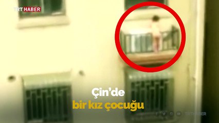 İki Çinli 4. kattan düşmek üzere olan çocuğu tırmanarak kurtardı