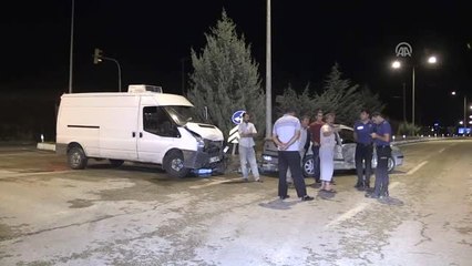 Minibüs ile Otomobil Çarpıştı: 1'i Çocuk, 6 Yaralı