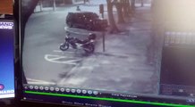 Câmeras flagram roubo de moto em Vitória
