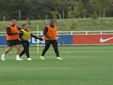 لقطة: كرة قدم: تريبييه يُقارع زميله داير خلال تدريبات منتخب إنكلترا