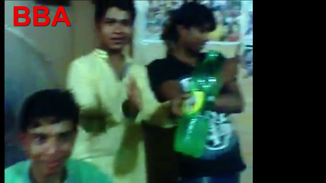 কলেজের যুবতী মেয়েদের মাথা নষ্ট করা ড্যান্স দেখুন