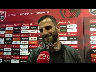 Ora News - Yjet kuqezi nostalgjik për De Biasin, Lila: Nuk jam fenomen