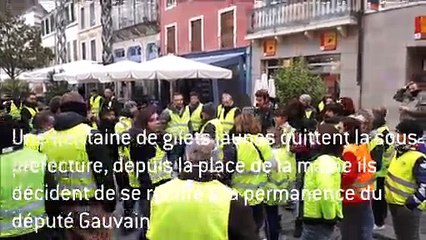 Chalon-sur-Saône : un groupe gilet jaunes se rend devant la permanence du député