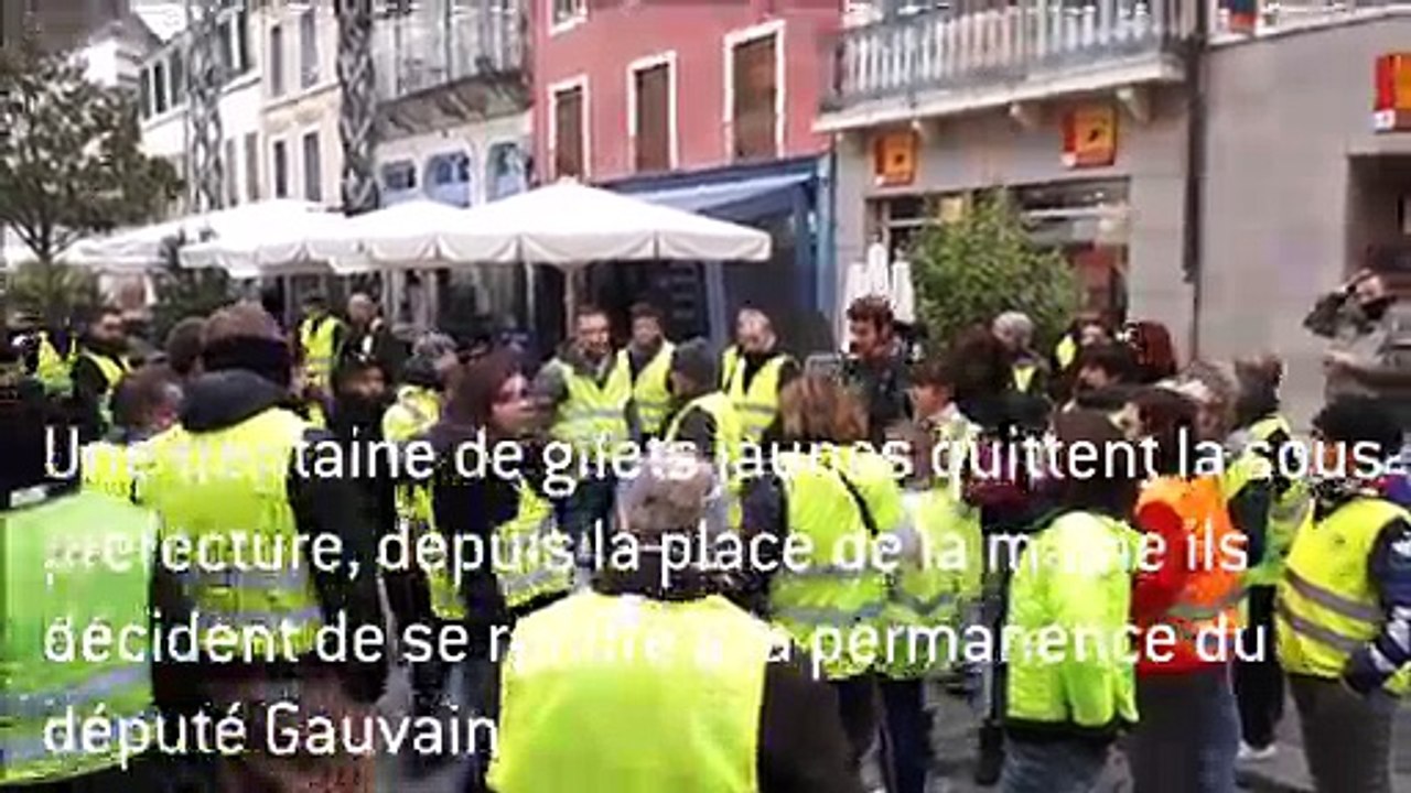 Chalon-sur-Saône : un groupe gilet jaunes se rend devant la permanence du député