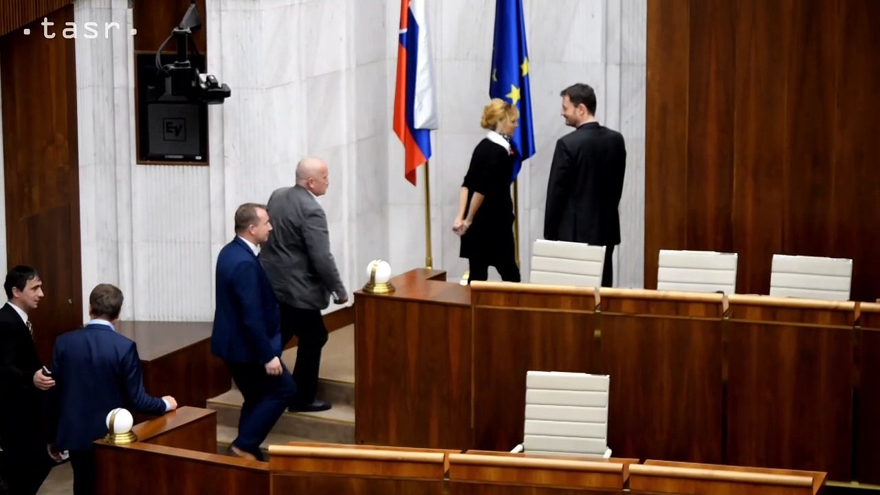 A. Danko zostáva vo funkcii predsedu parlamentu