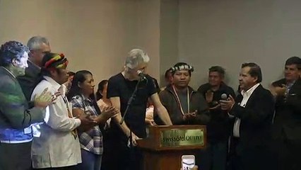 Roger Water pede que Equador proteka Assange