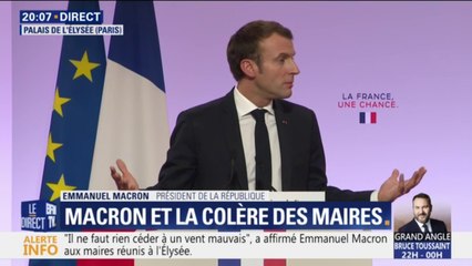 "Nous sommes des vrais populistes, nous sommes avec le peuple", affirme Emmanuel Macron devant les maires de France