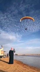 إصابة شخص إثر  سقوط طائرة شراعية في السعودية