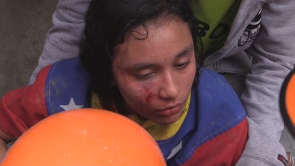 Marcha estudiantil en Caracas es dispersada con gases lacrimógenos