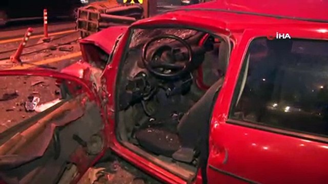 Başkent'te demir bariyere çarpan araç hurdaya döndü