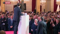 Emmanuel Macron face à des maires inquiets