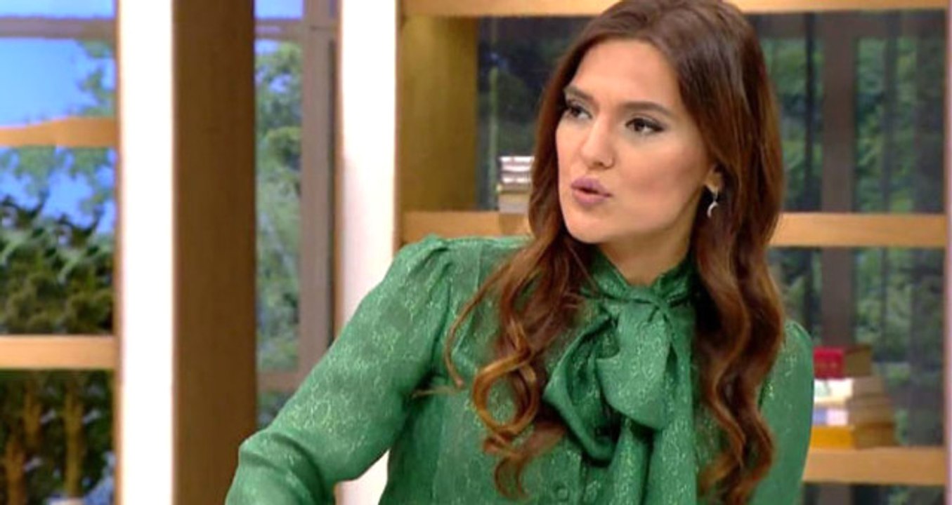 Demet Akalın Yıllardır Küs Olduğu Hande Yener'e Zeytin Dalı Uzattı