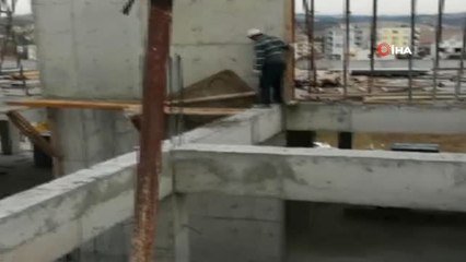 İnşaat İşçisinin 5. Kattaki Tehlikeli Çalışması Kamerada