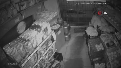 2 Dakikada 18 Bin Liralık Sigara Hırsızlığı Kamerada