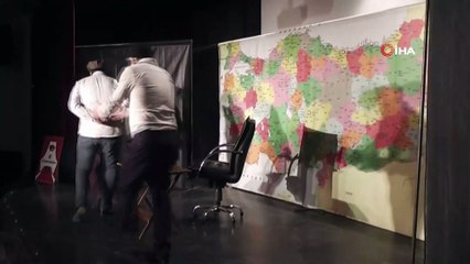 Malazgirt’te öğretmenler için tiyatro gösterisi yapıldı