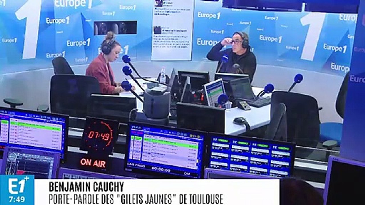 Les "gilets jaunes" à Paris samedi : "Nous espérons enfin entrer dans un dialogue constructif avec le gouvernement"