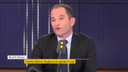 Retour de Hollande ? "Je pense que les Français ont tourné la page, en tous cas moi j'ai tourné la page (...) La Ve République c'est une forme de drogue dure pour certains" réagit Benoît Hamon