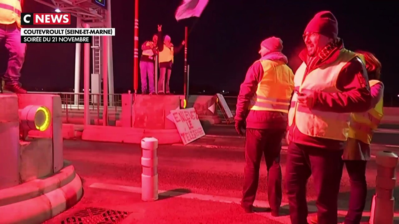 Blocage des «gilets jaunes» : nouvelle soirée pour les irréductibles
