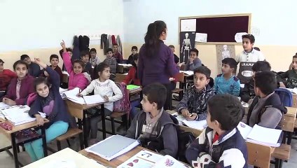 Sınırın fedakar öğretmeni anne duası da alıyor - HAKKARİ