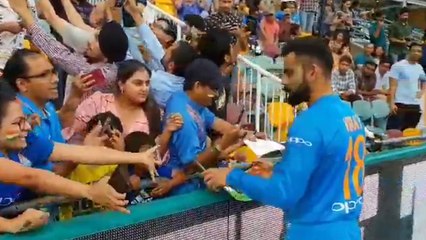 India VS Australia: Virat Kohli's Female fan go crazy in Australia | वनइंडिया हिंदी