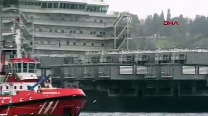 Dünyanın en büyük inşaat gemisi İstanbul Boğazı'ndan geçti