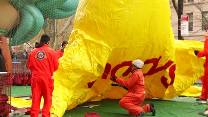 [이브닝] 대형 풍선으로 축제 분위기를..."추수감사절 퍼레이드 준비" / YTN