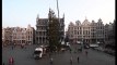 La difficile installation du sapin de Noël sur la Grand-Place de Bruxelles