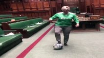 - Kadın Milletvekilleri Mecliste Futbol Oynadı