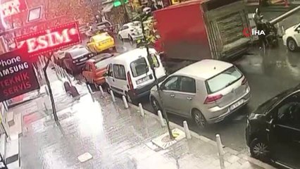 Kağıthane'de Silahlı Soyguncunun Gerçekleştirdiği Soygun ve Soyguncunun Vatandaşlara Ateş Açması...