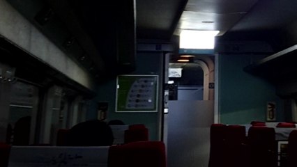 KTX 열차 객실 전기 공급 끊겨...승객 불편 / YTN