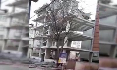 Tuzla'da inşaat halindeki 8 katlı binanın iki katı çöktü