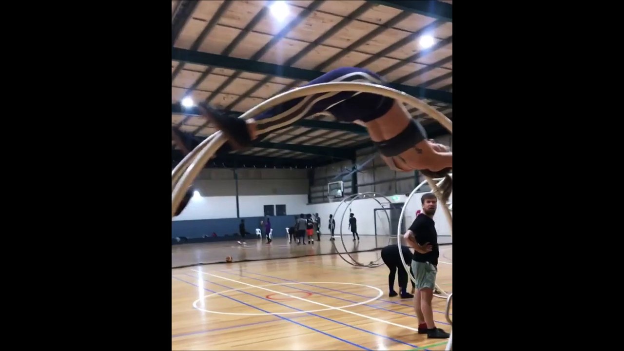 La vidéo de cette femme qui fait de la 'roue allemande' fait des millions de vues