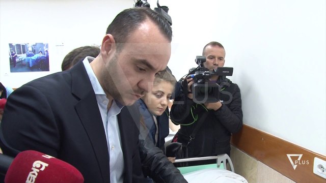 Bilanc lufte nga protesta, 13 policë të plagosur - News, Lajme - Vizion Plus