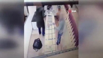 Kağıthane'de Silahlı Kuyumcu Soygunu Kamerada