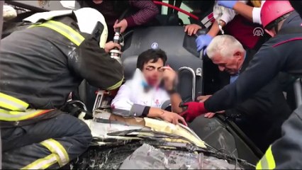 Otobüs ile kamyon çarpıştı: 17 yaralı - MANİSA