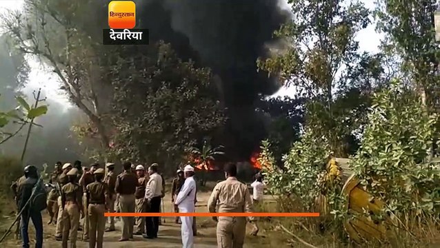 देवरिया के इंडस्‍ट्रीयल एरिया में बंद पड़ी अटैची फैक्ट्री में लगी आग