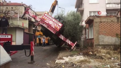 - Kalorifer kazanı taşıyan vinç yan yattı