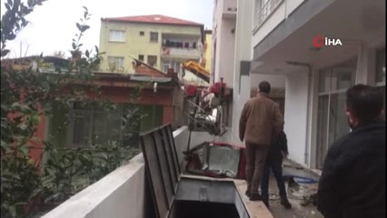 Kalorifer Kazanı Taşıyan Vinç Yan Yattı