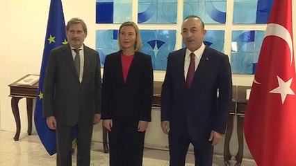 UE mantém reservas perante detenções continuadas na Turquia