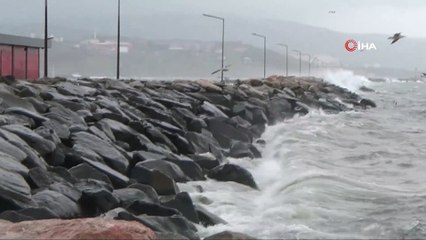Bandırma Körfezi'nde fırtına dev dalgalar oluşturdu