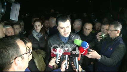 Banorët e Astirit bllokojnë rrugën me opozitën, Basha: Rama s'njeh vija të kuqe, vetëm të bardha