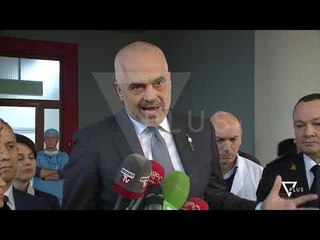 Bilanc lufte nga protesta, 13 policë të plagosur - News, Lajme - Vizion Plus