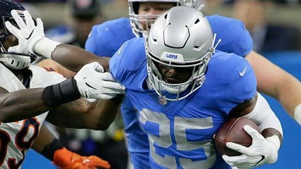 Theo Riddick jukes defender to break free for first down