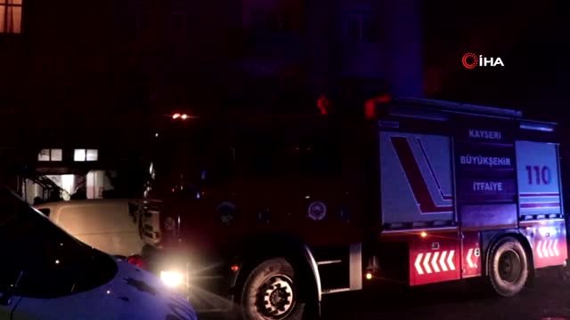 Kayseri'de Ev Yangını: Dumandan Etkilenen 2 Kişi Tedavi Altına Alındı